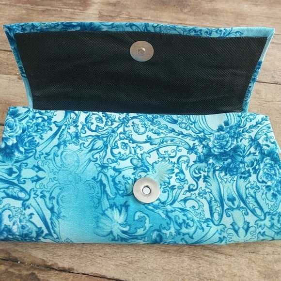 Clutch purse w roses | turquoise - Picture 3 of 4